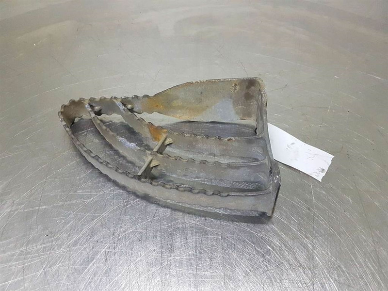 Yanmar V70-0451006012-Stair panel/Trittstufen/Traptreden - Рама/ Шасси для Строительной техники: фото 1 Yanmar V70-0451006012-Stair panel/Trittstufen/Traptreden - Рама/ Шасси для Строительной техники: фото 1