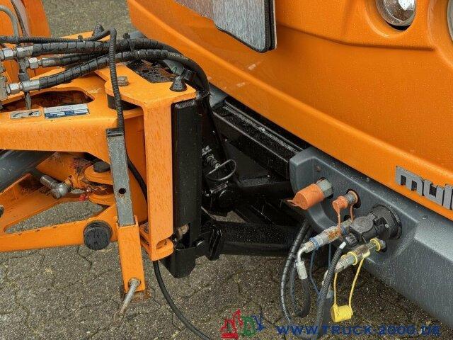 Multicar M30 6x4 3 Achsen Winterdienst Schild +Streuer - Фургон: фото 2 Multicar M30 6x4 3 Achsen Winterdienst Schild +Streuer - Фургон: фото 2