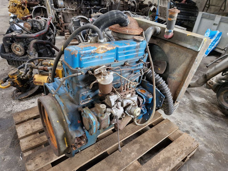 Ford F2 6015 - Двигатель: фото 3 Ford F2 6015 - Двигатель: фото 3
