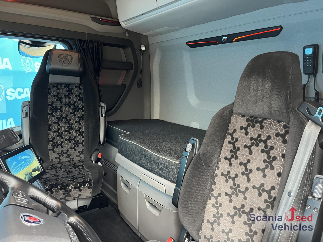 SCANIA S 590 A4x2NB V8 RETARDER DIFF-L FULL AIR 8T P-AIRC - Тягач: фото 3 SCANIA S 590 A4x2NB V8 RETARDER DIFF-L FULL AIR 8T P-AIRC - Тягач: фото 3