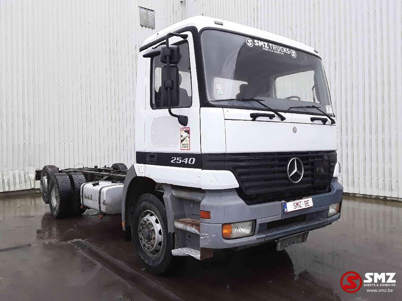 Mercedes-Benz Actros 2540 6x2 francais - Грузовик-шасси: фото 1 Mercedes-Benz Actros 2540 6x2 francais - Грузовик-шасси: фото 1