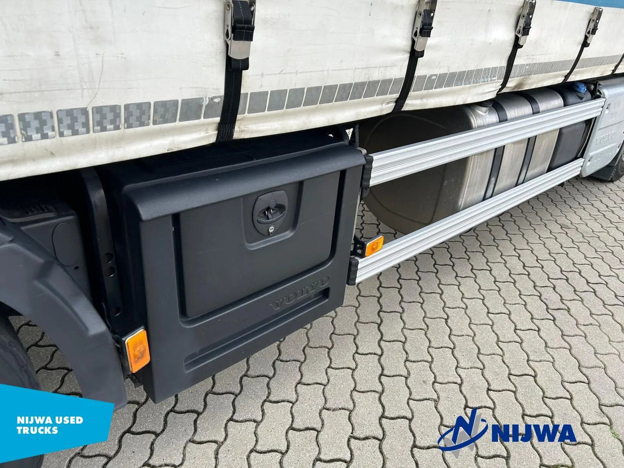 Новый Тентованный грузовик Volvo FM 330 Schuifzeil + Laadklep: фото 20