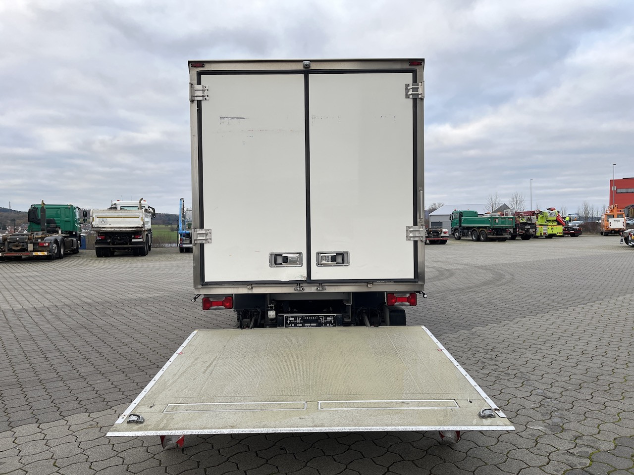 Iveco 70C18 Daily Tiefkühlkoffer mit Ladebordwand - Фургон-рефрижератор: фото 3 Iveco 70C18 Daily Tiefkühlkoffer mit Ladebordwand - Фургон-рефрижератор: фото 3