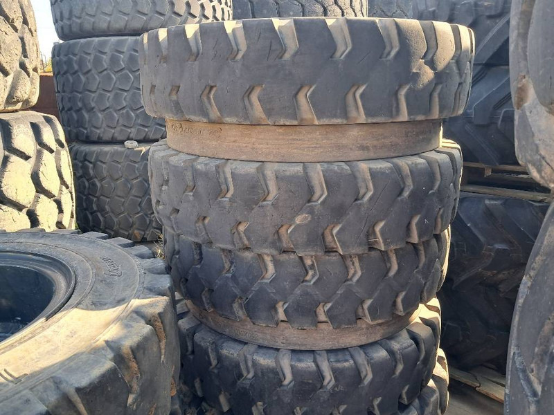 Trelleborg Excavator 10.00-20 SOLID (8 tyres) - Шины и диски для Строительной техники: фото 2 Trelleborg Excavator 10.00-20 SOLID (8 tyres) - Шины и диски для Строительной техники: фото 2