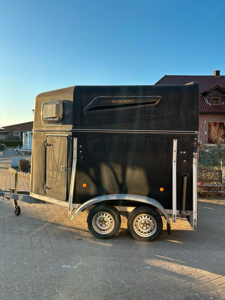 Blomert Vollpoly 2 Pferde mit Sattelkammer - Прицеп-коневоз: фото 2 Blomert Vollpoly 2 Pferde mit Sattelkammer - Прицеп-коневоз: фото 2