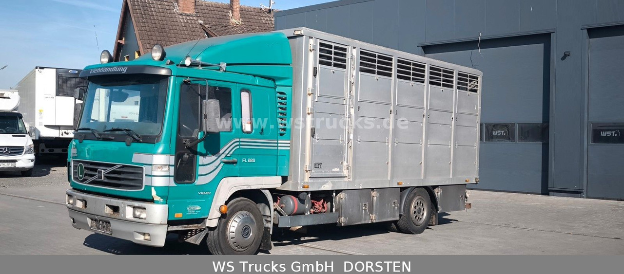Volvo FL 220 Einstock Großvieh - Грузовик для перевозки животных: фото 1 Volvo FL 220 Einstock Großvieh - Грузовик для перевозки животных: фото 1