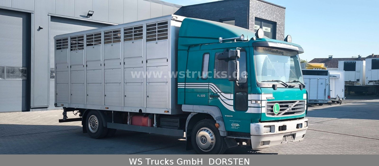 Volvo FL 220 Einstock Großvieh - Грузовик для перевозки животных: фото 2 Volvo FL 220 Einstock Großvieh - Грузовик для перевозки животных: фото 2