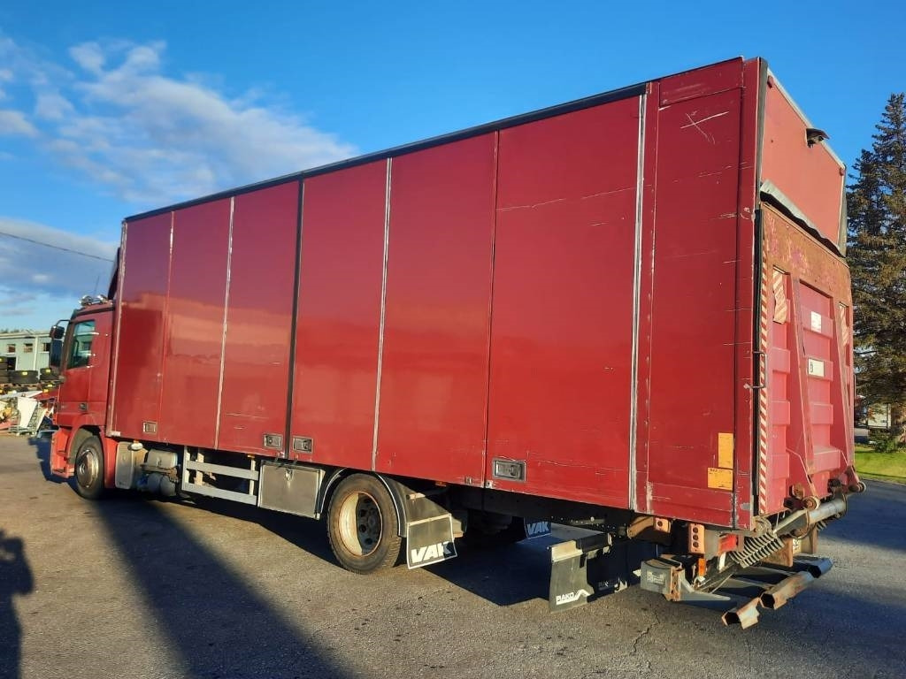 Mercedes-Benz Actros 1832 - Грузовик с закрытым кузовом: фото 4 Mercedes-Benz Actros 1832 - Грузовик с закрытым кузовом: фото 4