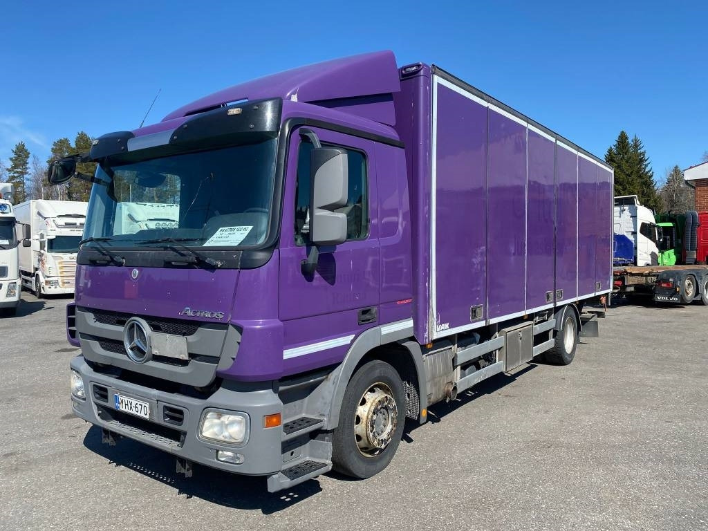 Mercedes-Benz Actros 1832 - Грузовик с закрытым кузовом: фото 1 Mercedes-Benz Actros 1832 - Грузовик с закрытым кузовом: фото 1