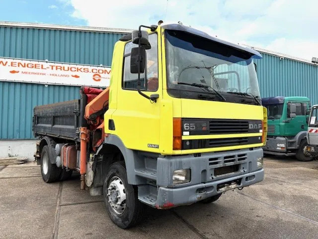 DAF 65 -180ATI 4x4 FULL STEEL 3-WAY KIPPER AND PALFINGER CRANE (EURO 2 / MANUAL GEARBOX / FULL STEEL SUSPENSION / ETC.) - Самосвал, Автоманипулятор: фото 2 DAF 65 -180ATI 4x4 FULL STEEL 3-WAY KIPPER AND PALFINGER CRANE (EURO 2 / MANUAL GEARBOX / FULL STEEL SUSPENSION / ETC.) - Самосвал, Автоманипулятор: фото 2