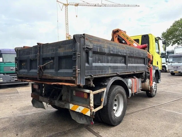 DAF 65 -180ATI 4x4 FULL STEEL 3-WAY KIPPER AND PALFINGER CRANE (EURO 2 / MANUAL GEARBOX / FULL STEEL SUSPENSION / ETC.) - Самосвал, Автоманипулятор: фото 3 DAF 65 -180ATI 4x4 FULL STEEL 3-WAY KIPPER AND PALFINGER CRANE (EURO 2 / MANUAL GEARBOX / FULL STEEL SUSPENSION / ETC.) - Самосвал, Автоманипулятор: фото 3