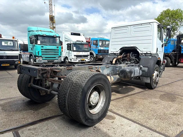 Mercedes-Benz SK 1824 4x2 FULL STEEL SUSPENSION CHASSIS (MANUAL GEARBOX / REDUCTION AXLE / FULL STEEL SUSPENSION) - Грузовик-шасси: фото 3 Mercedes-Benz SK 1824 4x2 FULL STEEL SUSPENSION CHASSIS (MANUAL GEARBOX / REDUCTION AXLE / FULL STEEL SUSPENSION) - Грузовик-шасси: фото 3