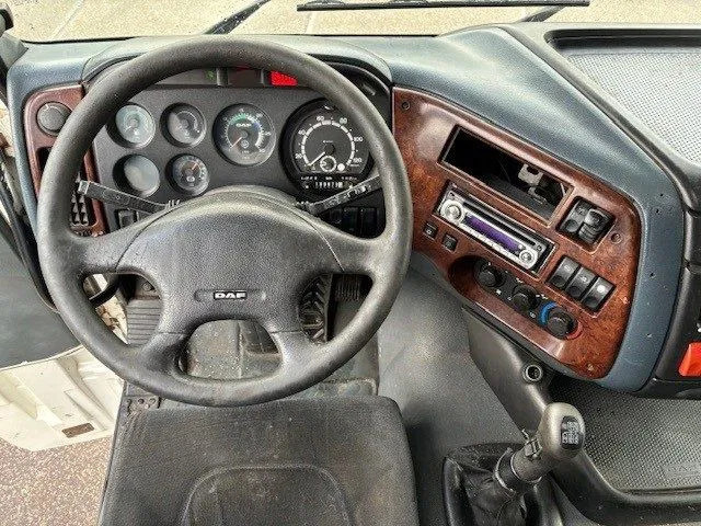 Тягач DAF 95.430 XF SPACECAB (EURO 3 / ZF16 MANUAL GEARBOX / ZF-INTARDER / AIRCONDITIONING): фото 6