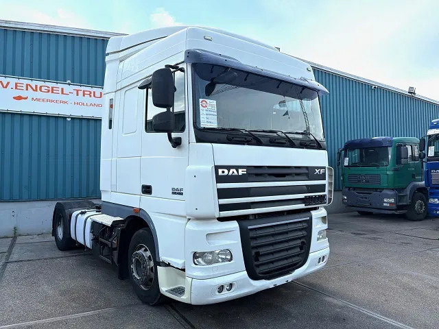 DAF XF 105.460 SPACECAB (ZF-MANUAL GEARBOX / 2x DIESELTANK / MX-ENGINE BRAKE / AIRCONDITIONING / FRIDGE / ETC.) - Тягач: фото 1 DAF XF 105.460 SPACECAB (ZF-MANUAL GEARBOX / 2x DIESELTANK / MX-ENGINE BRAKE / AIRCONDITIONING / FRIDGE / ETC.) - Тягач: фото 1