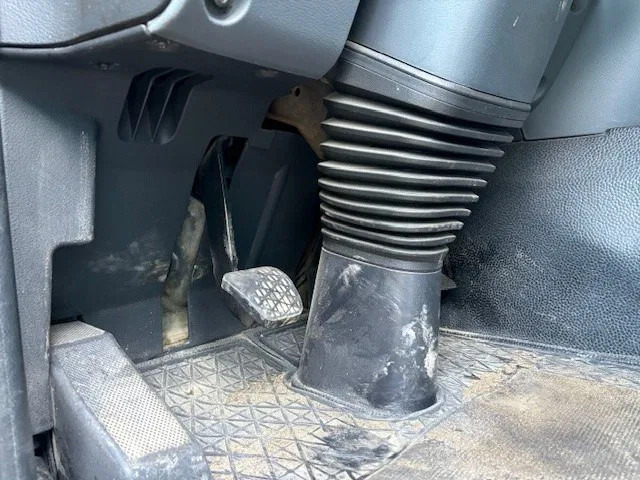 Тягач Mercedes-Benz Actros 1846 LS (MP2) (EPS WITH CLUTCH / RETARDER / 3-PEDALS/ AIRCONDITIONING / ETC): фото 8 Тягач Mercedes-Benz Actros 1846 LS (MP2) (EPS WITH CLUTCH / RETARDER / 3-PEDALS/ AIRCONDITIONING / ETC): фото 8