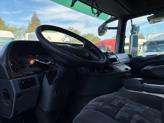 Тягач Mercedes-Benz Actros 1846 LS (MP2) (EPS WITH CLUTCH / RETARDER / 3-PEDALS/ AIRCONDITIONING / ETC): фото 7 Тягач Mercedes-Benz Actros 1846 LS (MP2) (EPS WITH CLUTCH / RETARDER / 3-PEDALS/ AIRCONDITIONING / ETC): фото 7