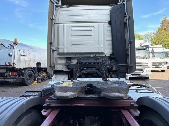 Тягач Mercedes-Benz Actros 1846 LS (MP2) (EPS WITH CLUTCH / RETARDER / 3-PEDALS/ AIRCONDITIONING / ETC): фото 11 Тягач Mercedes-Benz Actros 1846 LS (MP2) (EPS WITH CLUTCH / RETARDER / 3-PEDALS/ AIRCONDITIONING / ETC): фото 11