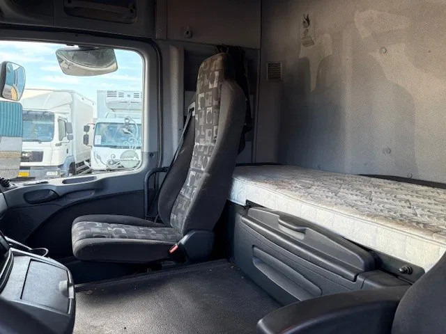 Тягач Mercedes-Benz Actros 1846 LS (MP2) (EPS WITH CLUTCH / RETARDER / 3-PEDALS/ AIRCONDITIONING / ETC): фото 12 Тягач Mercedes-Benz Actros 1846 LS (MP2) (EPS WITH CLUTCH / RETARDER / 3-PEDALS/ AIRCONDITIONING / ETC): фото 12