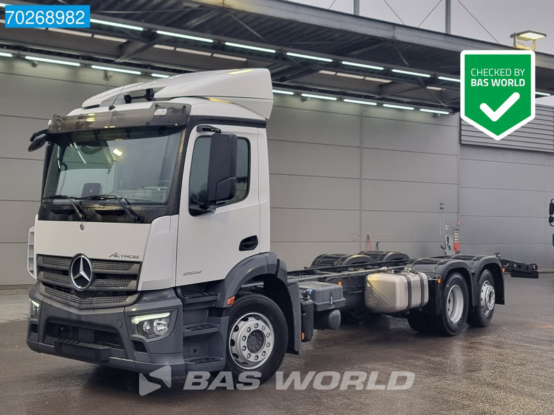 Mercedes-Benz Actros 2532 6X2 NEW Euro 6! ClassicSpace Navi Lenkachse - Грузовик-шасси: фото 1 Mercedes-Benz Actros 2532 6X2 NEW Euro 6! ClassicSpace Navi Lenkachse - Грузовик-шасси: фото 1