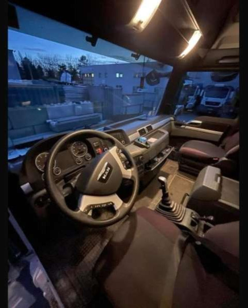 Фото интерьера 1: Тягач MAN TGX 33.480
