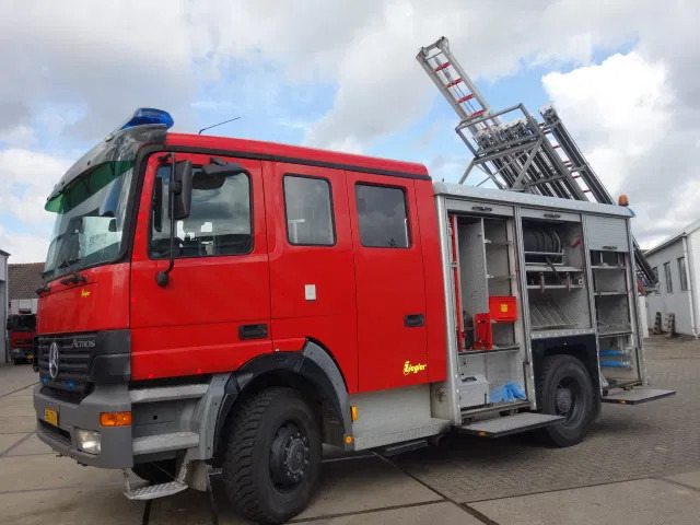 Mercedes-Benz Actros 1831 4X4 ZIEGLER BOMBEROS POMP,2500 L TANK - Пожарная машина: фото 1 Mercedes-Benz Actros 1831 4X4 ZIEGLER BOMBEROS POMP,2500 L TANK - Пожарная машина: фото 1