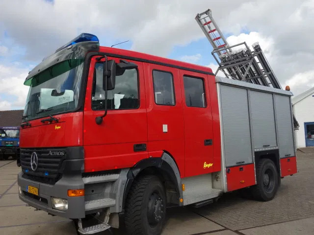Mercedes-Benz Actros 1831 4X4 ZIEGLER BOMBEROS POMP,2500 L TANK - Пожарная машина: фото 3 Mercedes-Benz Actros 1831 4X4 ZIEGLER BOMBEROS POMP,2500 L TANK - Пожарная машина: фото 3