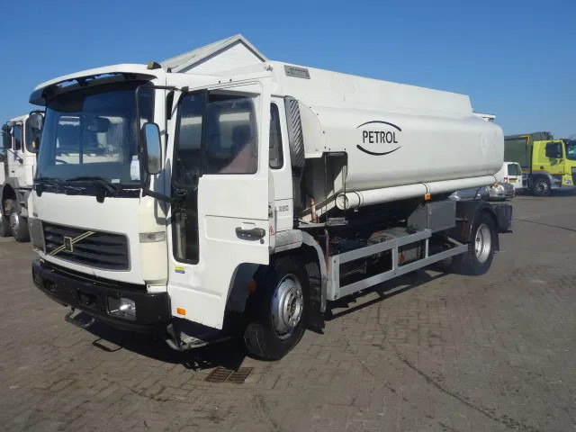 Volvo 220PK 12000 LITER STEELSPRINGS - Грузовик-цистерна: фото 2 Volvo 220PK 12000 LITER STEELSPRINGS - Грузовик-цистерна: фото 2