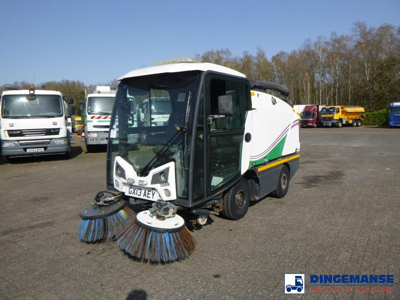 Johnston C202 compact street sweeper - Подметально-уборочная машина: фото 1 Johnston C202 compact street sweeper - Подметально-уборочная машина: фото 1