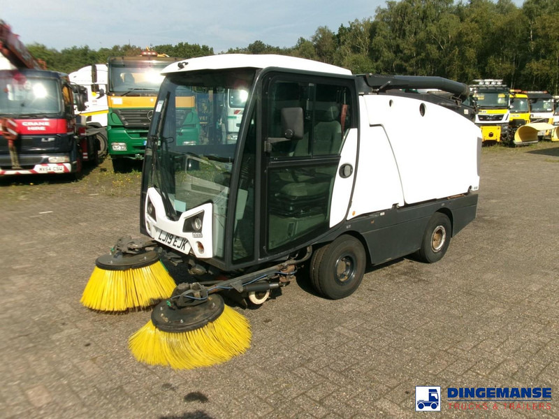 Johnston C202 compact street sweeper - Подметально-уборочная машина: фото 1 Johnston C202 compact street sweeper - Подметально-уборочная машина: фото 1