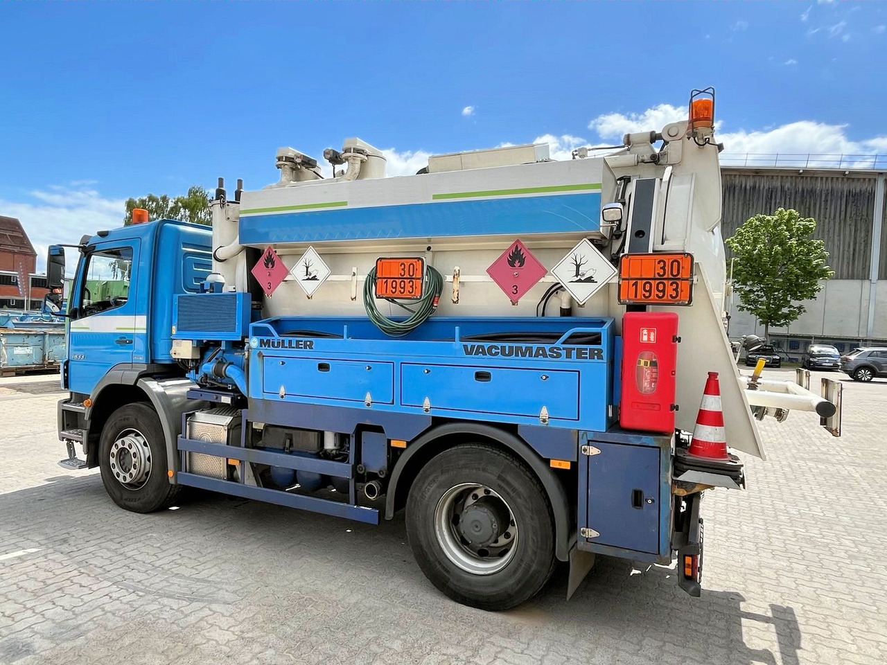 Mercedes-Benz Axor 1833 Müller 9,5m³ Saug u.Druck+HD-Spül +ADR - Ассенизатор: фото 2 Mercedes-Benz Axor 1833 Müller 9,5m³ Saug u.Druck+HD-Spül +ADR - Ассенизатор: фото 2