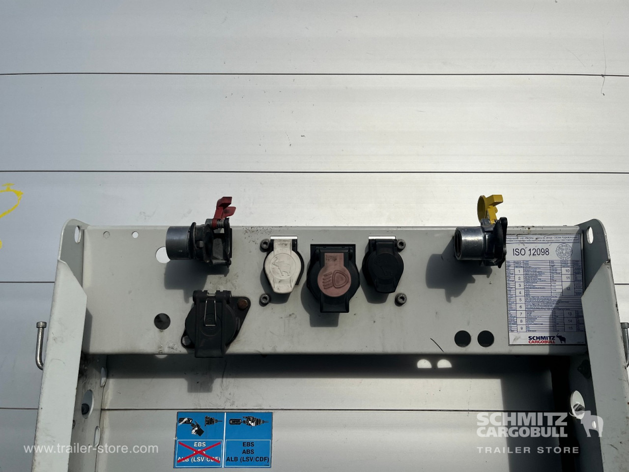SCHMITZ Auflieger Curtainsider Mega - Тентованный полуприцеп: фото 4 SCHMITZ Auflieger Curtainsider Mega - Тентованный полуприцеп: фото 4