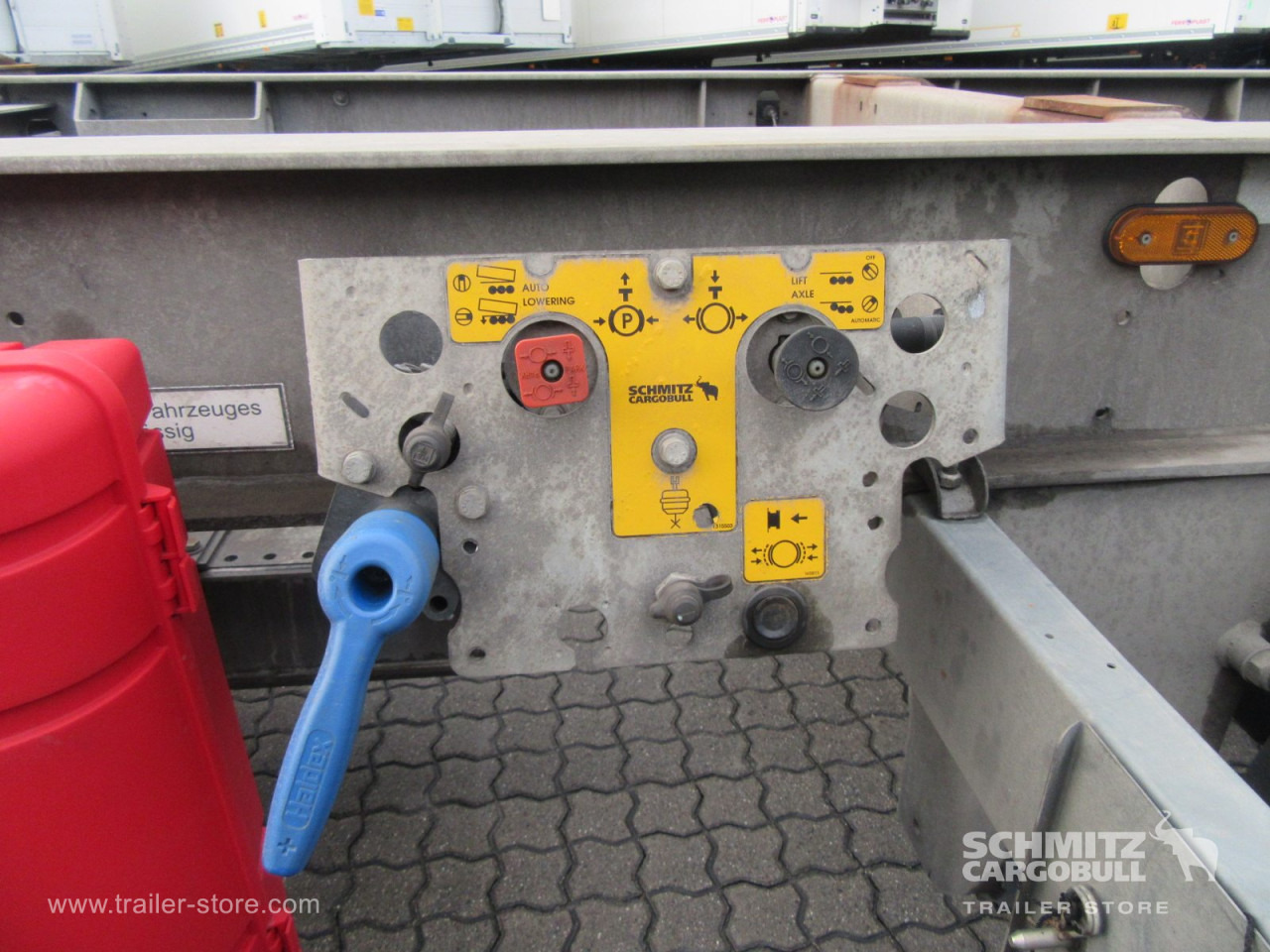 SCHMITZ Zentralachsanhänger Wechselfahrgestell - Прицеп-контейнеровоз/ Сменный кузов: фото 2 SCHMITZ Zentralachsanhänger Wechselfahrgestell - Прицеп-контейнеровоз/ Сменный кузов: фото 2