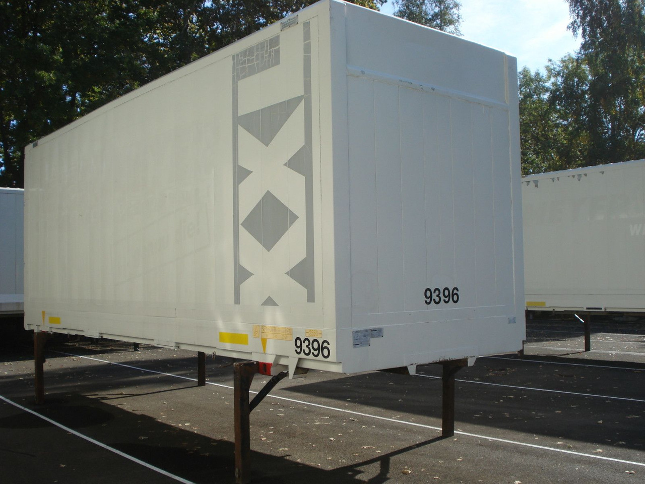 Krone WK 7,7 STG Kleider Textil Jumbo C 7,82 - Прицеп-фургон: фото 2 Krone WK 7,7 STG Kleider Textil Jumbo C 7,82 - Прицеп-фургон: фото 2