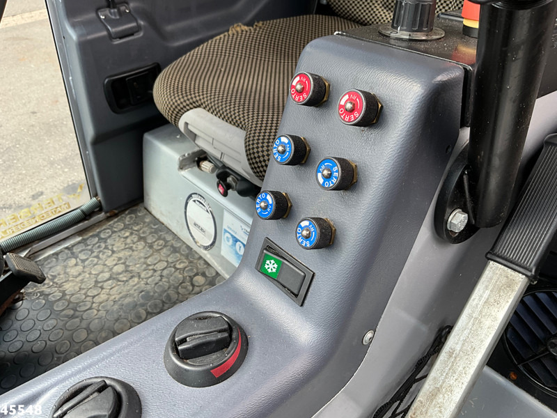 Подметально-уборочная машина Bucher Citycat 2020 with 3-rd brush: фото 13 Подметально-уборочная машина Bucher Citycat 2020 with 3-rd brush: фото 13