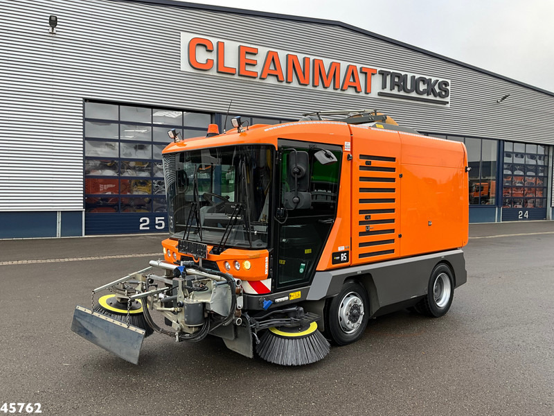 Ravo 580 Euro 6 with 3-rd brush - Подметально-уборочная машина: фото 2 Ravo 580 Euro 6 with 3-rd brush - Подметально-уборочная машина: фото 2