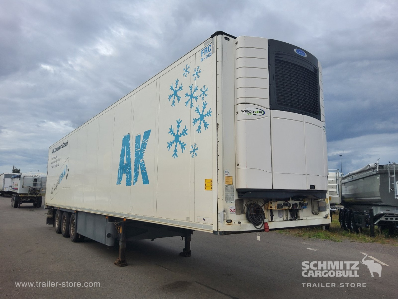 SCHMITZ Auflieger Tiefkühler Multitemp - Изотермический полуприцеп: фото 1 SCHMITZ Auflieger Tiefkühler Multitemp - Изотермический полуприцеп: фото 1
