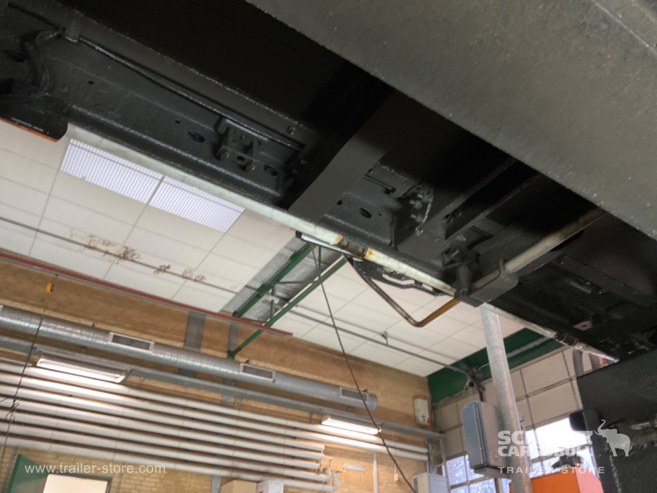 SCHMITZ Curtainsider Standard Forklift holder - Тентованный полуприцеп: фото 2 SCHMITZ Curtainsider Standard Forklift holder - Тентованный полуприцеп: фото 2