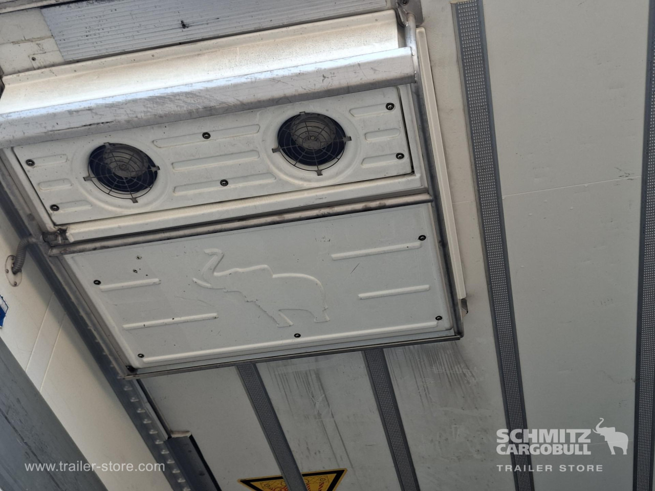 SCHMITZ Mélyhűtő koffer Multitemp - Изотермический полуприцеп: фото 2 SCHMITZ Mélyhűtő koffer Multitemp - Изотермический полуприцеп: фото 2
