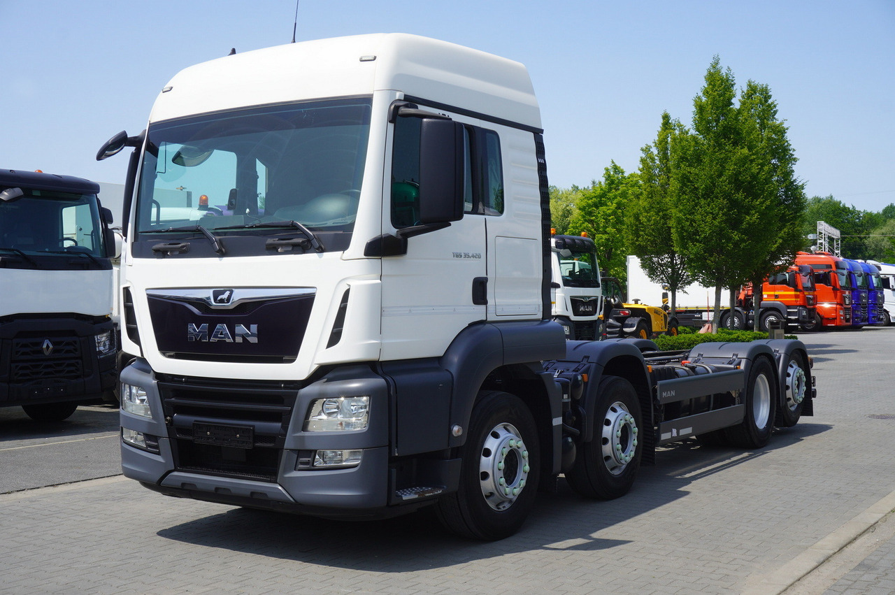 MAN TGS 35.420 8×2 / Chassis 6.4 m / 3 steered axles - Автоманипулятор: фото 2 MAN TGS 35.420 8×2 / Chassis 6.4 m / 3 steered axles - Автоманипулятор: фото 2
