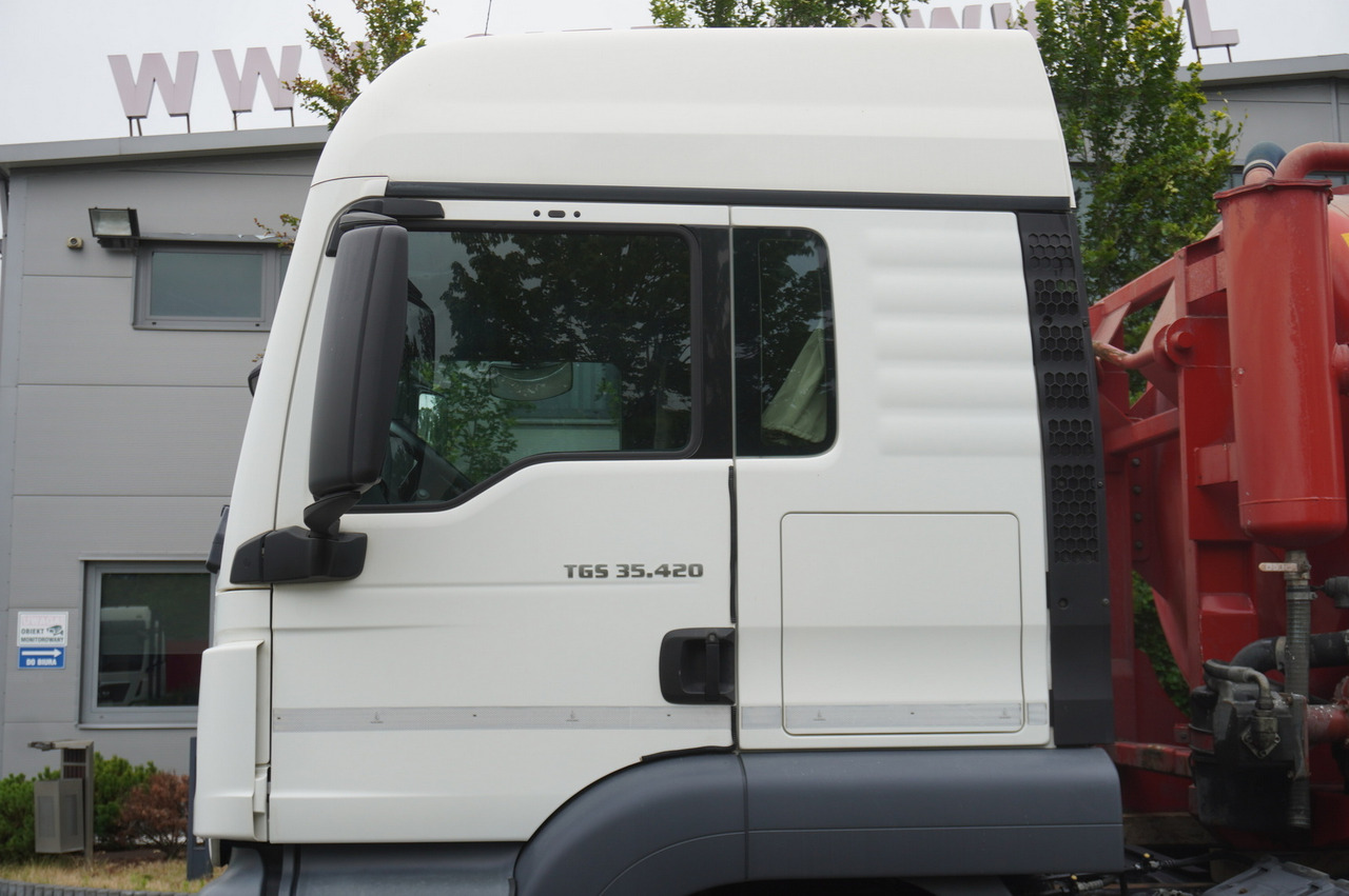 Грузовик-цистерна MAN TGS 35.420 8×2 / NEW septic barrel 13000 L / 3 steered axles: фото 17