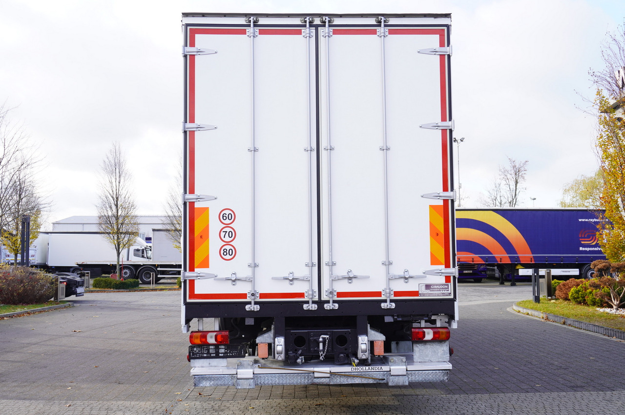 MERCEDES-BENZ Actros 1835 E6 4×2 / Curtainsider 21 pallets / tail lift 1.5t - Тентованный грузовик: фото 2 MERCEDES-BENZ Actros 1835 E6 4×2 / Curtainsider 21 pallets / tail lift 1.5t - Тентованный грузовик: фото 2