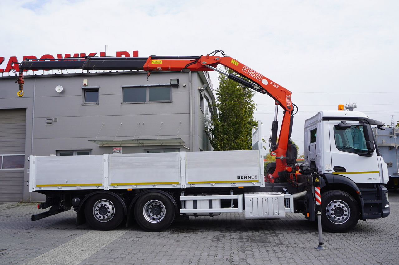 MERCEDES-BENZ Antos 2540 / Flatbed 15 EPAL / Fassi F165 / 6.1 t / 8 m reach / remote control / rotator / 1600 MTH / steered axle - Грузовик бортовой/ Платформа, Автоманипулятор: фото 2 MERCEDES-BENZ Antos 2540 / Flatbed 15 EPAL / Fassi F165 / 6.1 t / 8 m reach / remote control / rotator / 1600 MTH / steered axle - Грузовик бортовой/ Платформа, Автоманипулятор: фото 2