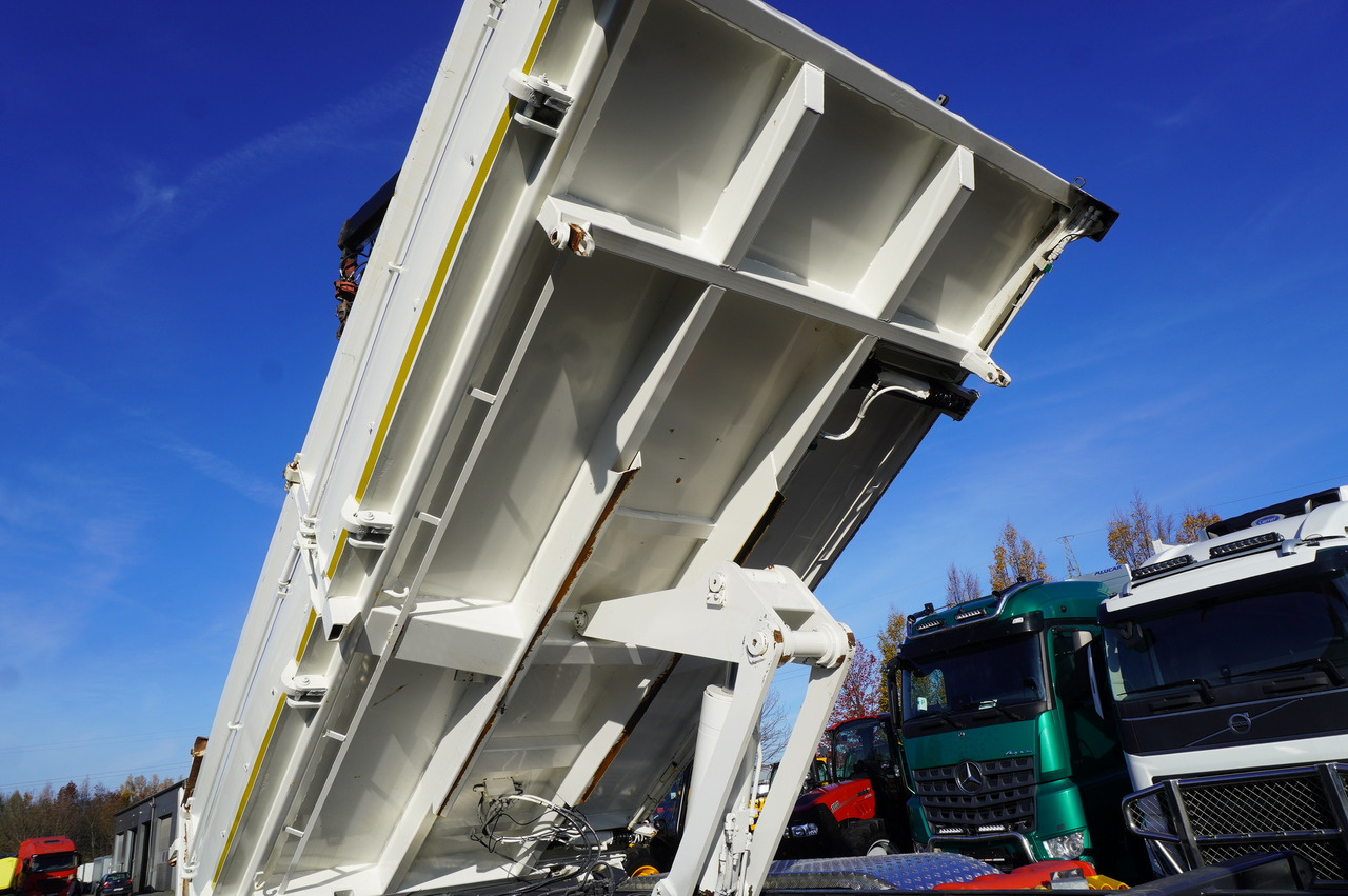 Самосвал, Автоманипулятор RENAULT C380 E6 6×4 / HDS Fassi F135 2700 MTH / Range 8 m / 5.6 t lifting capacity / 3-side tipper / Bortmatic: фото 19 Самосвал, Автоманипулятор RENAULT C380 E6 6×4 / HDS Fassi F135 2700 MTH / Range 8 m / 5.6 t lifting capacity / 3-side tipper / Bortmatic: фото 19