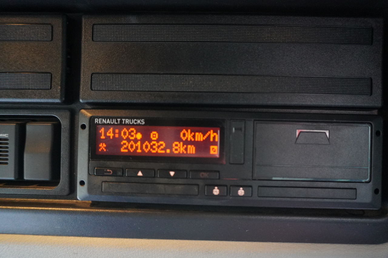 RENAULT RENAULT C280 DTI 8 / FASSI crane 5.6 T / 560 MTH / range 8 m / Flatbed 15 EPAL - Автоманипулятор: фото 4 RENAULT RENAULT C280 DTI 8 / FASSI crane 5.6 T / 560 MTH / range 8 m / Flatbed 15 EPAL - Автоманипулятор: фото 4