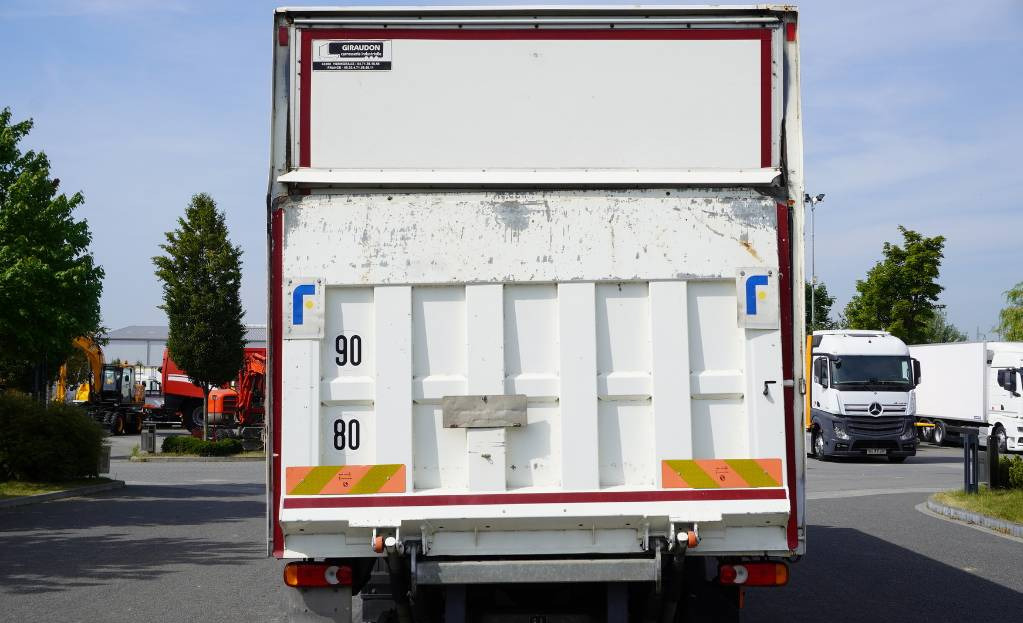 RENAULT Renault D12 E6 / Container 18 pallets / Lift - Грузовик с закрытым кузовом: фото 4 RENAULT Renault D12 E6 / Container 18 pallets / Lift - Грузовик с закрытым кузовом: фото 4