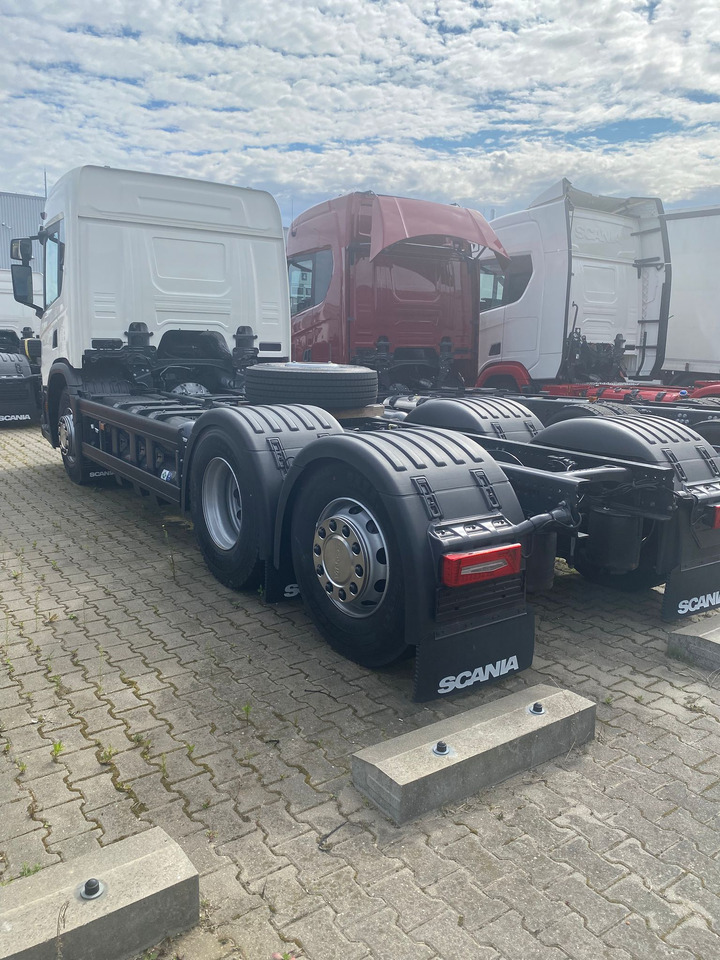 SCANIA P 340 B6x2*4NA / chassis frame / steering axle / CNG / large cab / 8 units - Грузовик-шасси: фото 3 SCANIA P 340 B6x2*4NA / chassis frame / steering axle / CNG / large cab / 8 units - Грузовик-шасси: фото 3