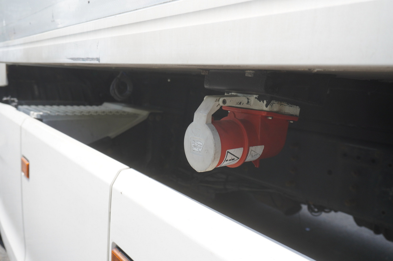 SCANIA R500 / Lecapitaine refrigerator Multitemp / Carrier Supra 950 MT / 3rd axle steered - Рефрижератор: фото 4 SCANIA R500 / Lecapitaine refrigerator Multitemp / Carrier Supra 950 MT / 3rd axle steered - Рефрижератор: фото 4