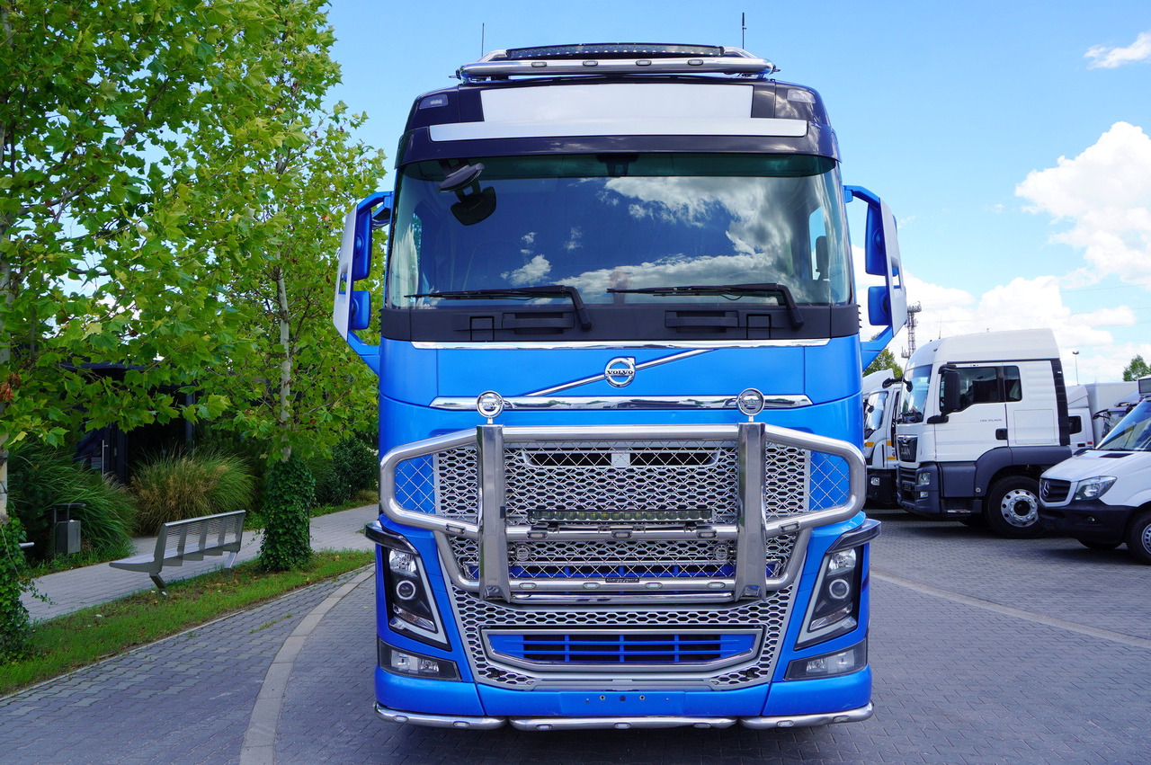 VOLVO FH16 750 8x4 / ALUCAR stanchion superstructure / 7.6 m chassis / Steered axle - Грузовик-шасси: фото 5 VOLVO FH16 750 8x4 / ALUCAR stanchion superstructure / 7.6 m chassis / Steered axle - Грузовик-шасси: фото 5
