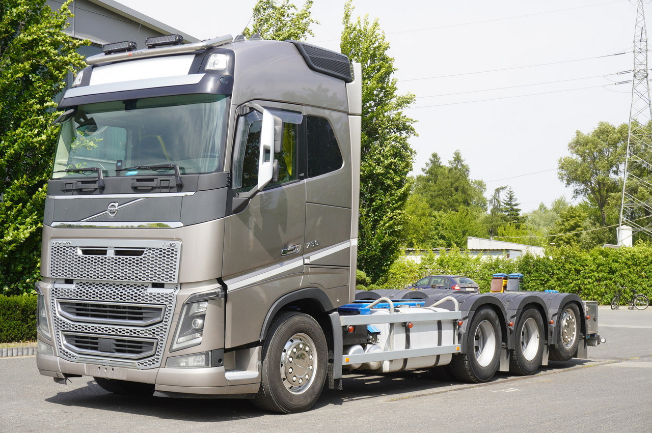 VOLVO Volvo FH16 750 8x4x4 / 750 HP! / Frame 685 cm / Steered 4th axle - Грузовик-шасси: фото 2 VOLVO Volvo FH16 750 8x4x4 / 750 HP! / Frame 685 cm / Steered 4th axle - Грузовик-шасси: фото 2