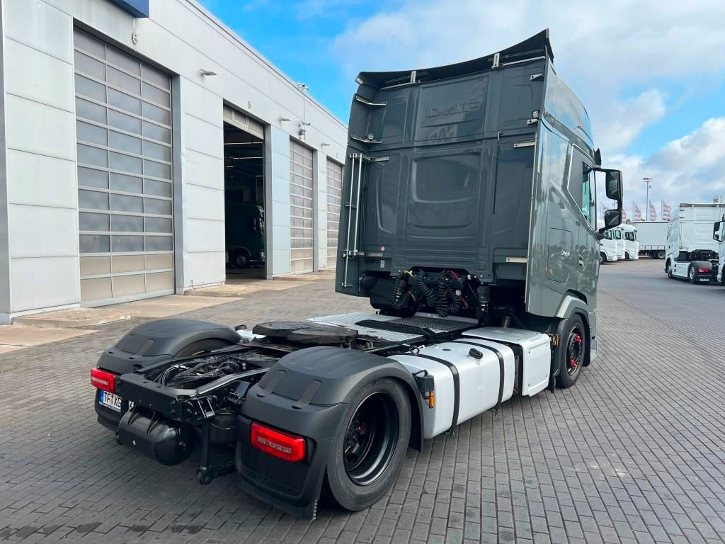 DAF XG+ 530 FT Low Deck Standklima Retarder 2xTank - Тягач: фото 4 DAF XG+ 530 FT Low Deck Standklima Retarder 2xTank - Тягач: фото 4